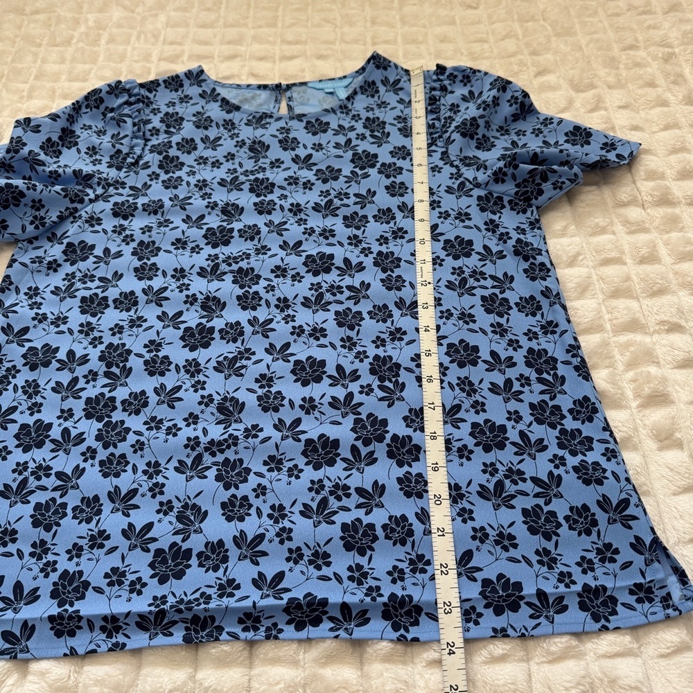 Draper James Blue Floral Ruffle Trim Blouse Top Women 10 Short Sleeve Coquette - Picture 5 of 7